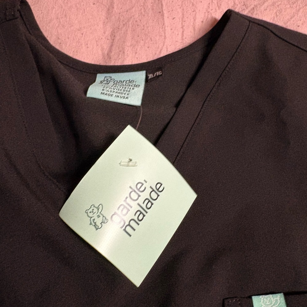 NWT Garde Malade scrub top